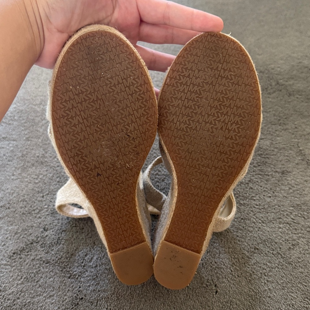 Michael Kors Crème Wedges - Picture 7 of 10